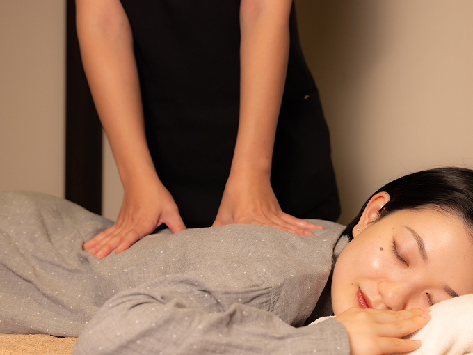 指圧マッサージの施術イメージ